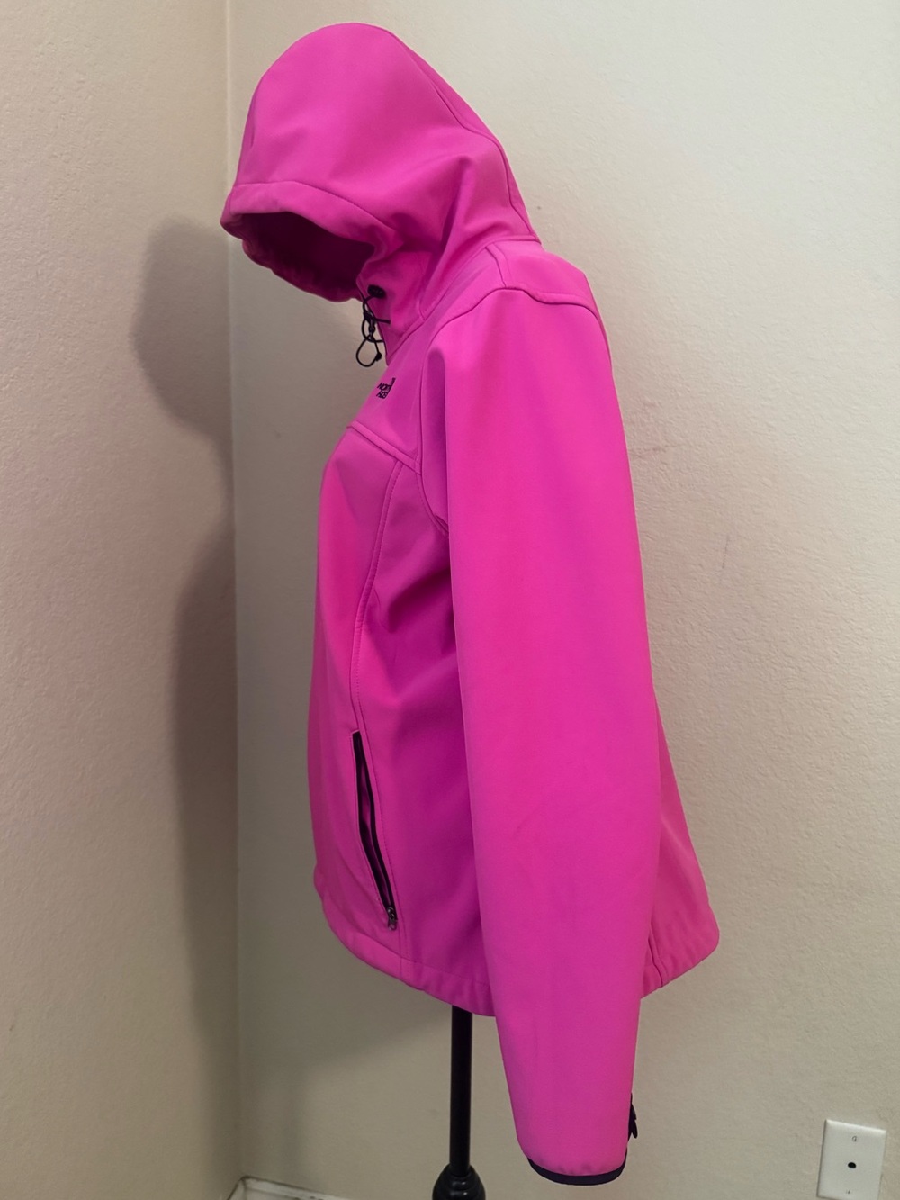 The North Face Women's Hot Pink Hooded Fleece Jacket - Picture 4 of 9